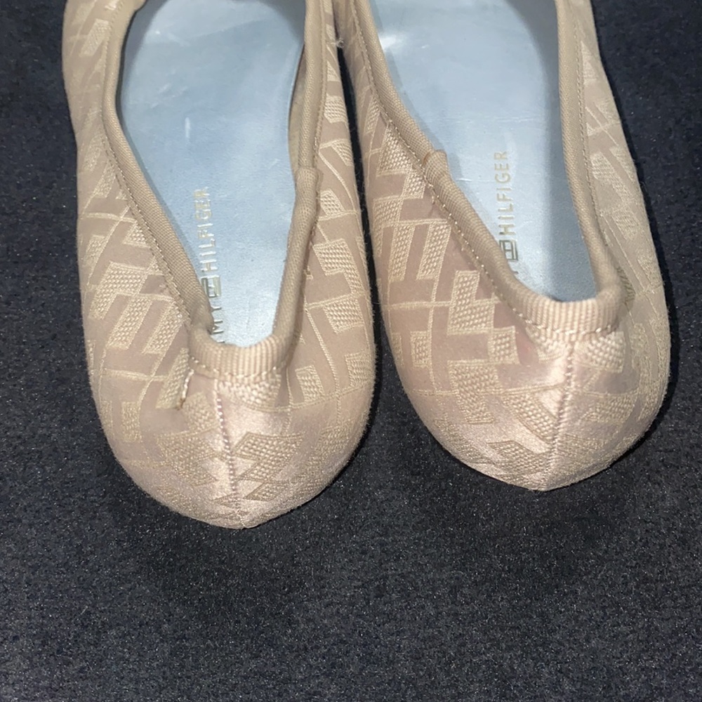 🛍️Tommy Hilfiger Jacquard Women's Tan Round toe shoes Ballet flats with bow! - Picture 3 of 5
